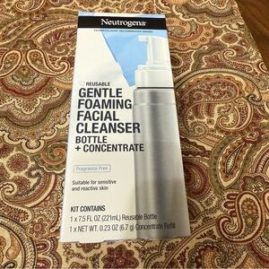Neutrogena Gentle Foaming Facial Cleanser with Bottle and refill